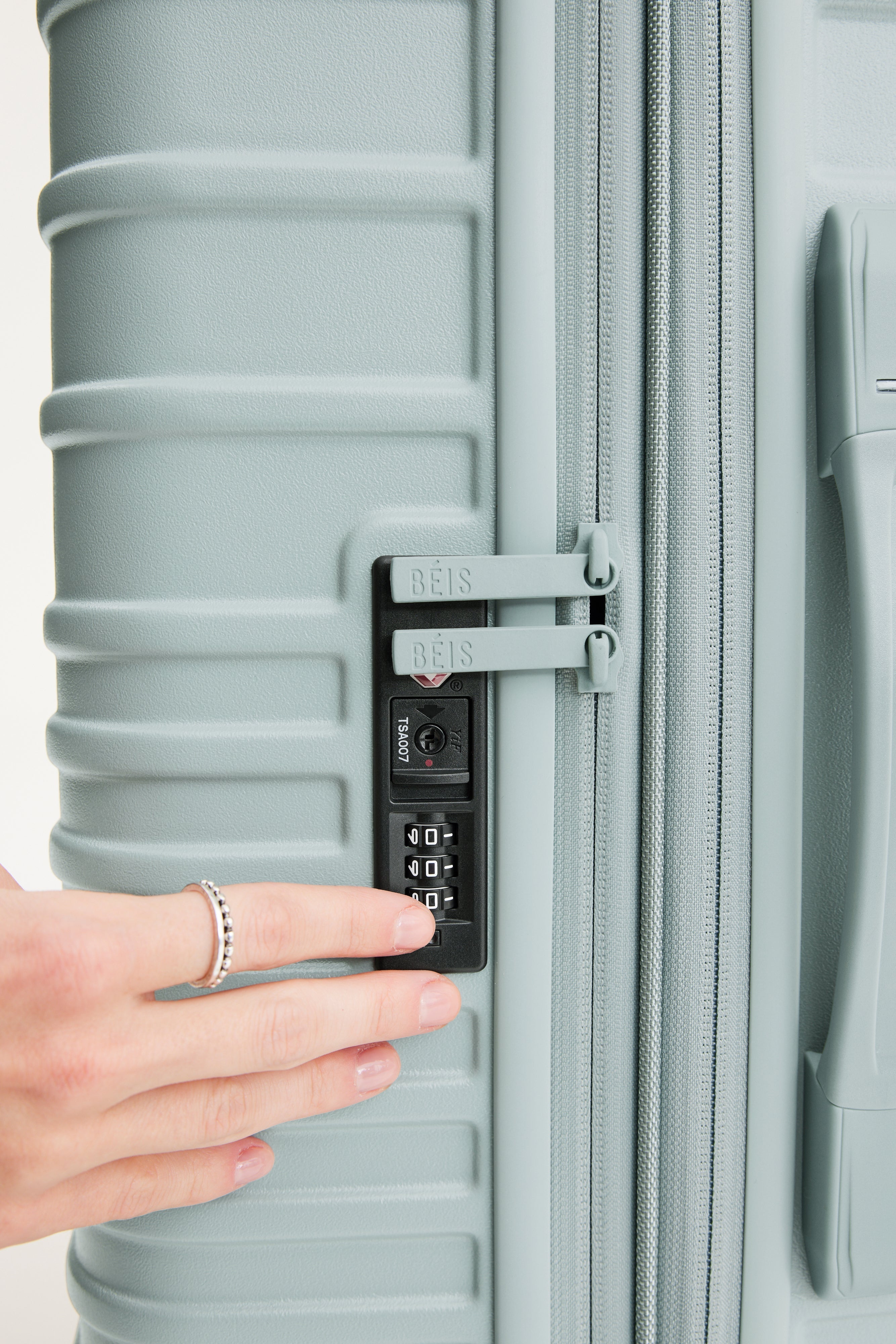 Resale The Medium Check-In Roller in Slate